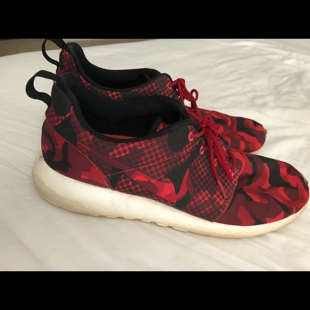 Nike Roche run red camo size 13
